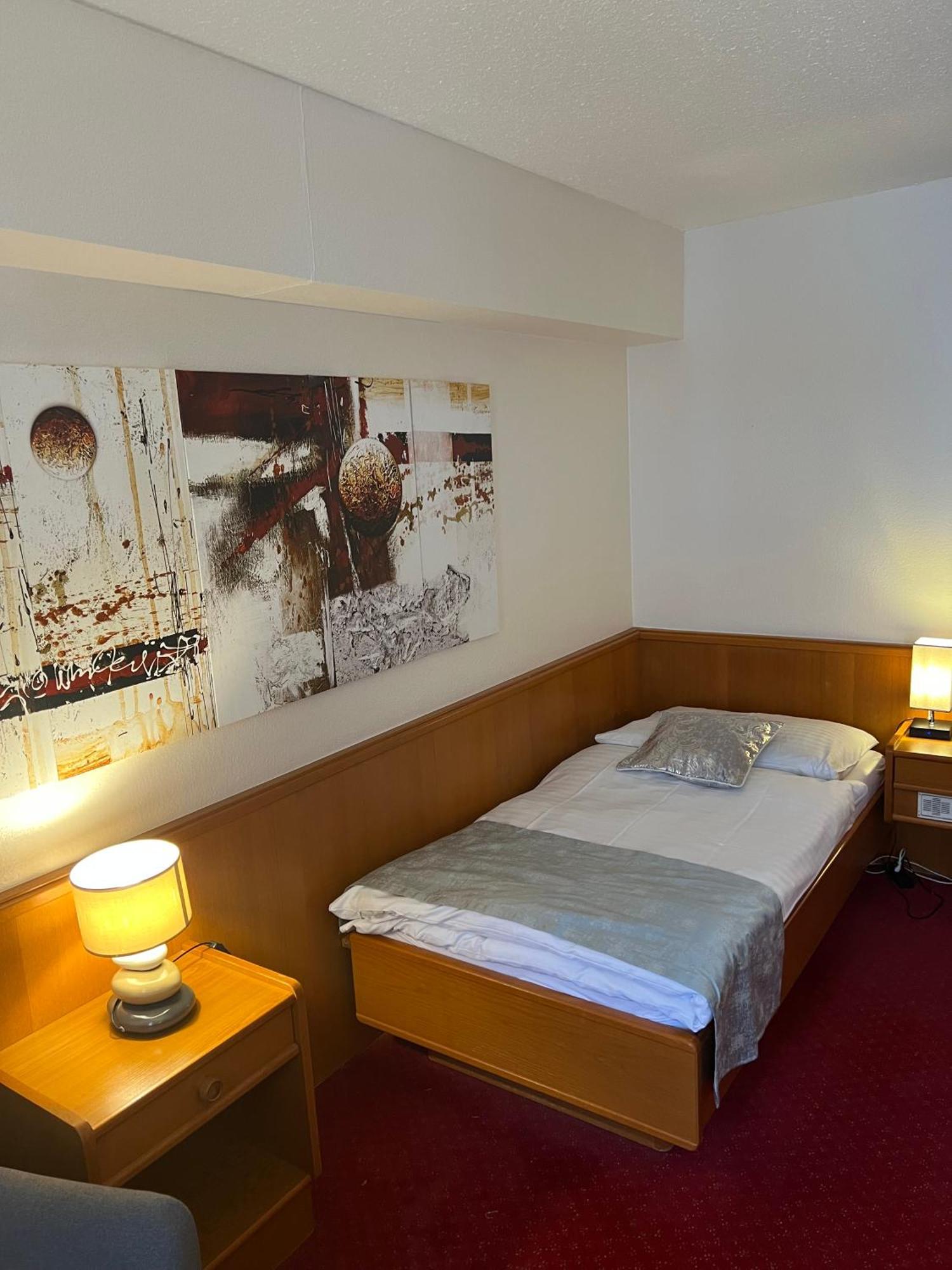 Hotel Des Trois Rois Le Locle Exterior photo